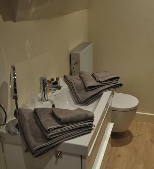 اتاق سوپریور, Amylia