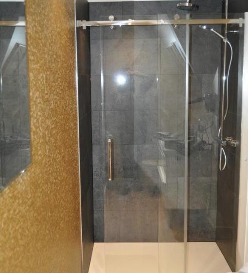 اتاق سوپریور, Amylia