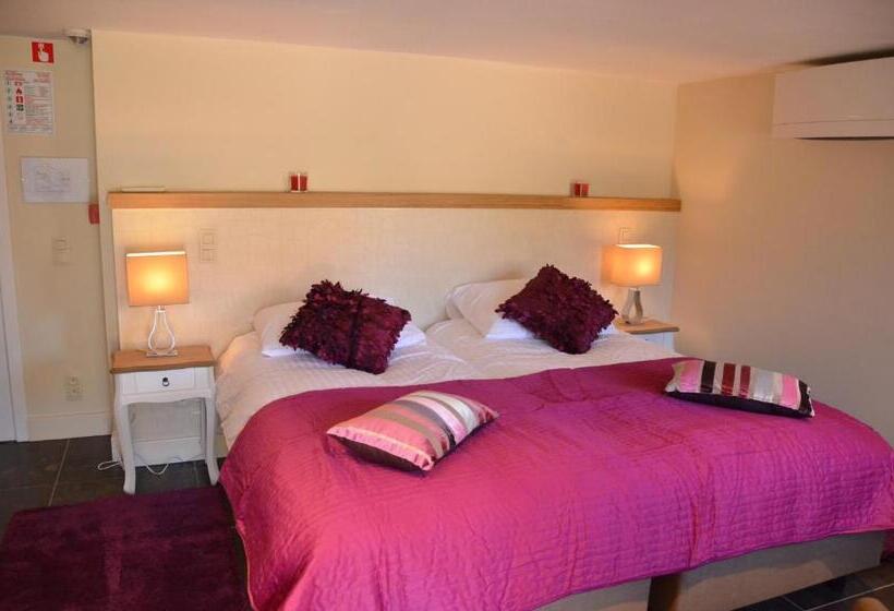 Economy Triple Room, Amylia