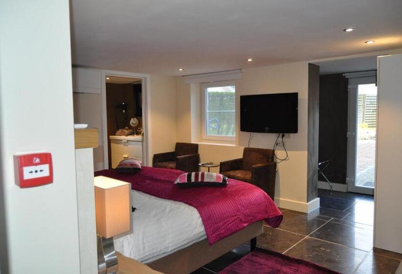 Economy Triple Room, Amylia