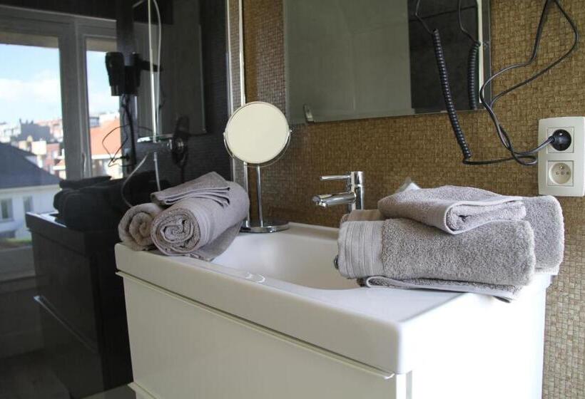 Economy Triple Room, Amylia