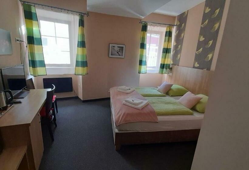 غرفة قياسية, Jázmin Panzió Közös Konyhával