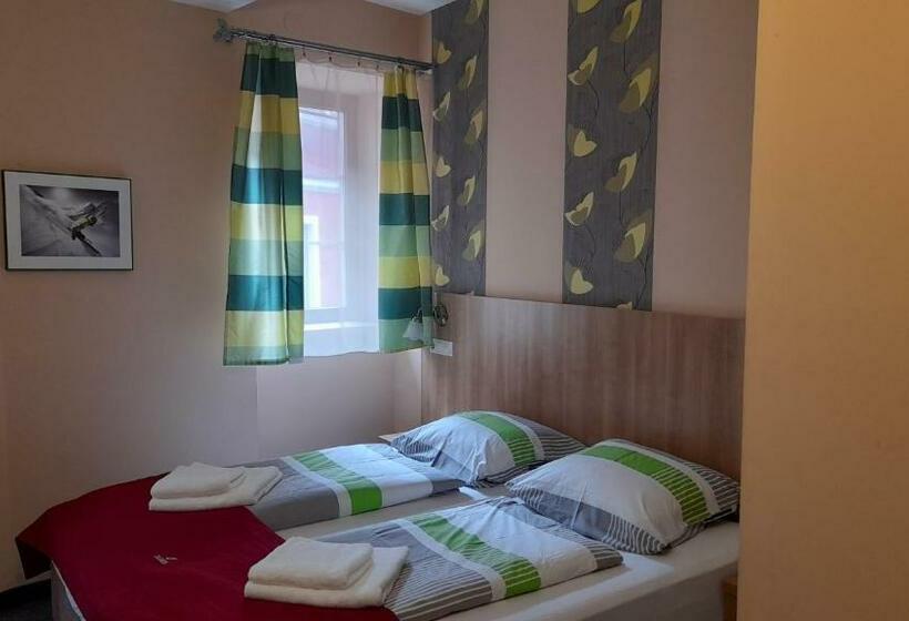 غرفة قياسية, Jázmin Panzió Közös Konyhával