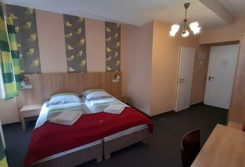 غرفة قياسية, Jázmin Panzió Közös Konyhával