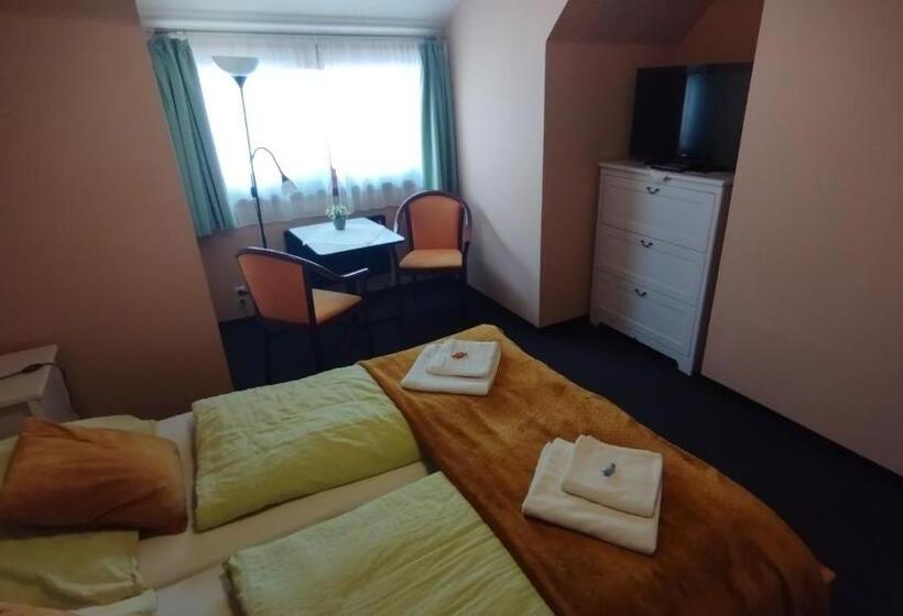 غرفة عائلية حمام مشترك, Jázmin Panzió Közös Konyhával