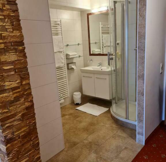 غرفة ديلوكس رباعية, Edelsteinhotel Guniwirt