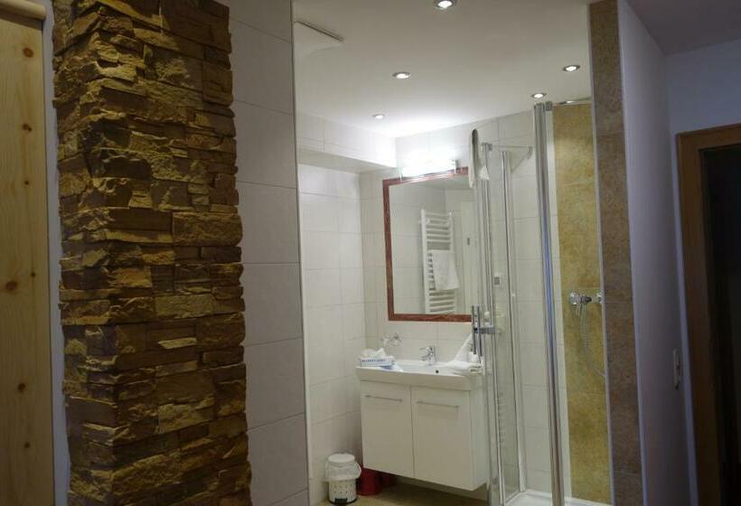 חדר דלוקס לארבעה, Edelsteinhotel Guniwirt