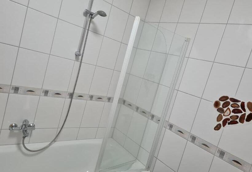 Quarto Estandar com Sacada, Edelsteinhotel Guniwirt