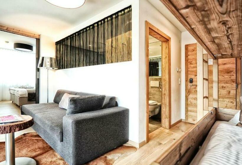 سوئیت با بالکن, Alps Lodge