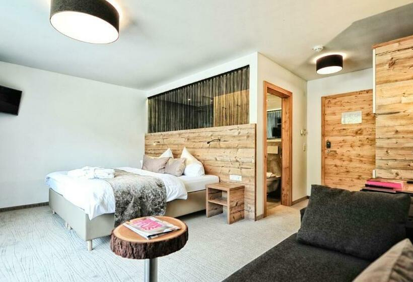 اتاق راحتی, Alps Lodge