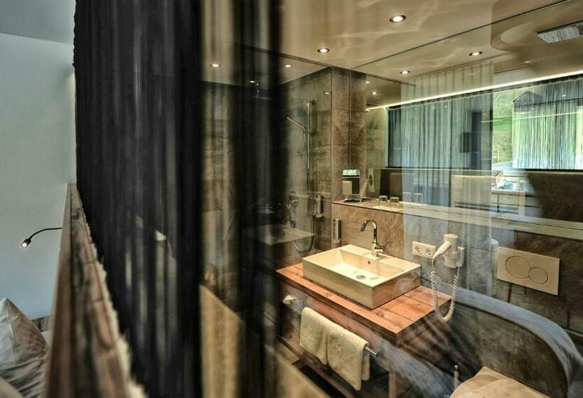 اتاق راحتی, Alps Lodge