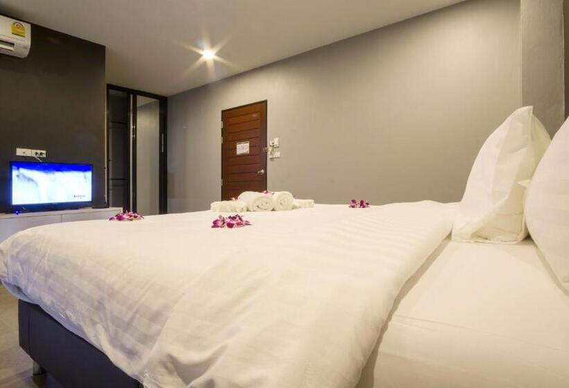 חדר דלוקס, C Chaam