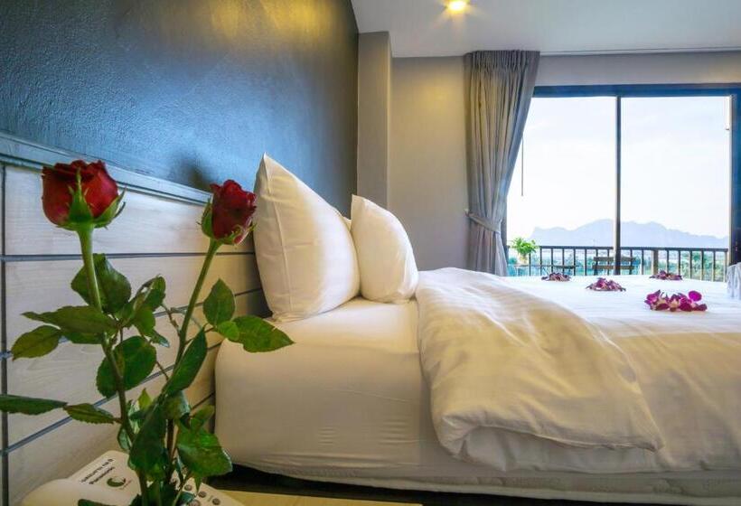 חדר דלוקס, C Chaam