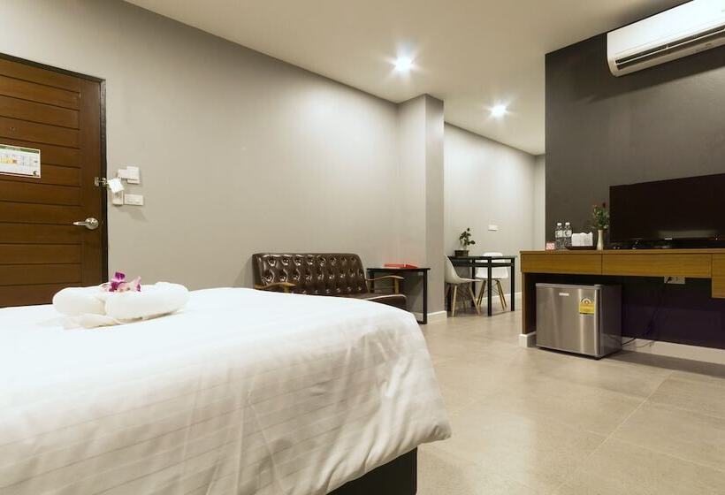 חדר דלוקס, C Chaam