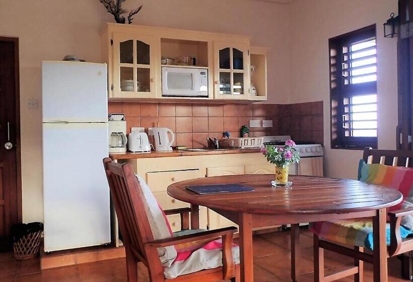 ویلای 3 خوابه, Two Bays Beach Villa Apartment And Studios