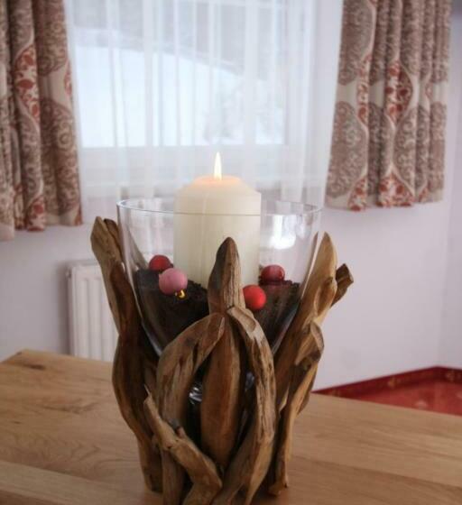 Camera Tripla Standard, Garni Corinna