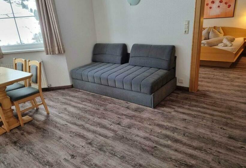 Appartamento 2 Camere da Letto, Garni Corinna