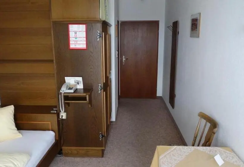 Standard Yhden Hengen Huone, Gasthof Dickinger