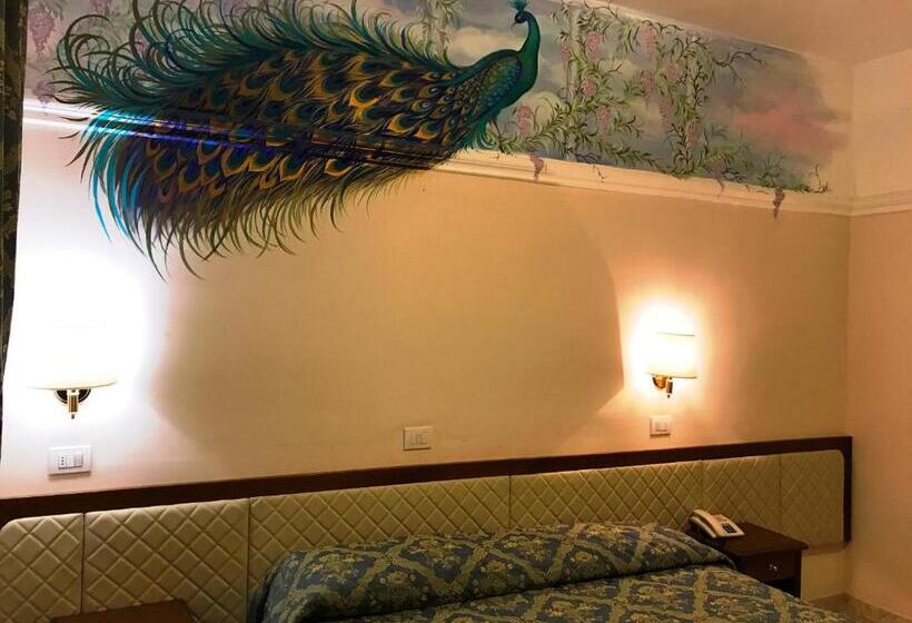 חדר סטנדרט לשלושה, Mondial Park