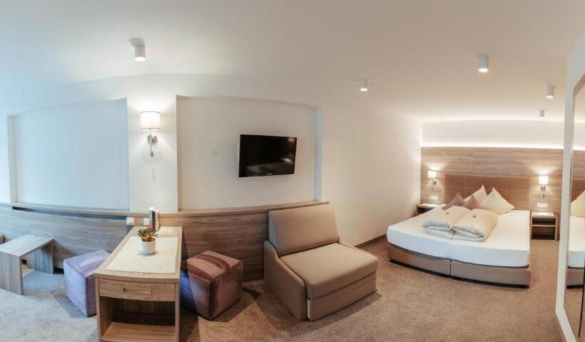 Семейный Номер, St Leonhard