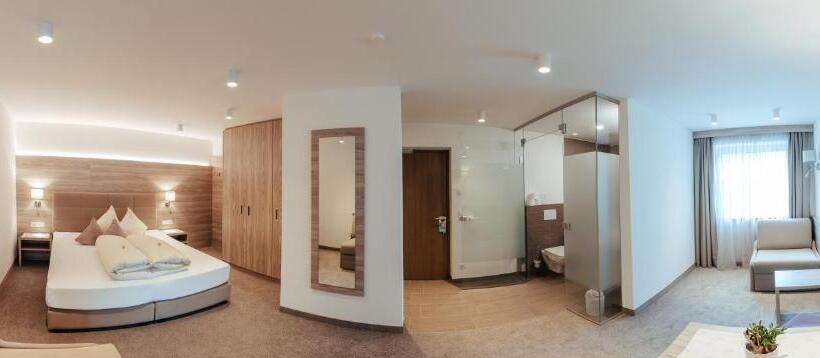 Семейный Номер, St Leonhard