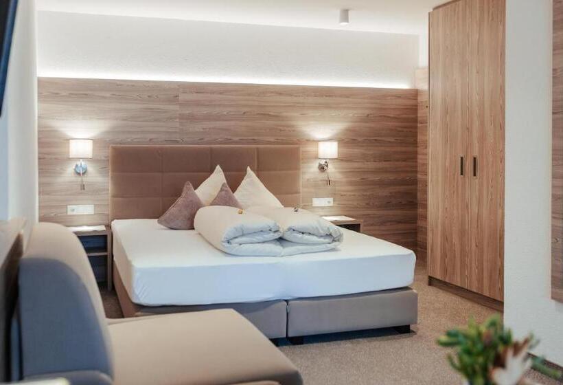 Семейный Номер, St Leonhard