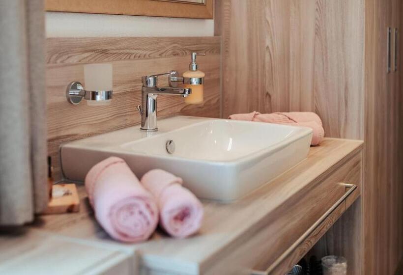 Семейный Номер, St Leonhard