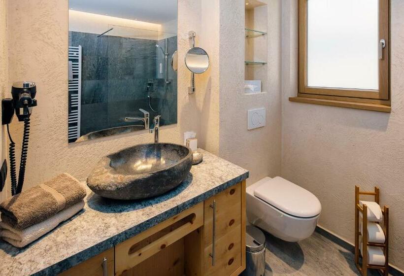 سوییت جونیور با بالکن, Sedona Lodge