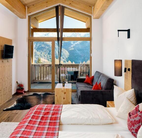 اتاق خانوادگی, Sedona Lodge