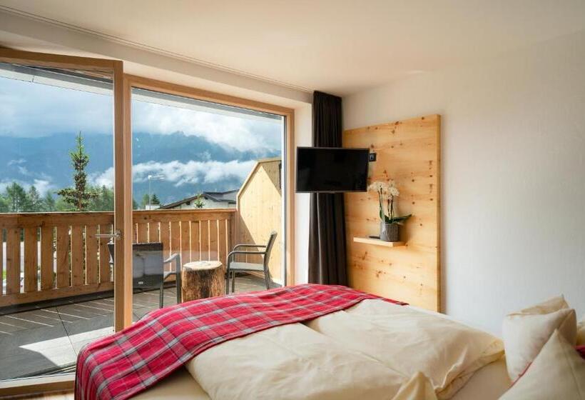 اتاق خانوادگی, Sedona Lodge