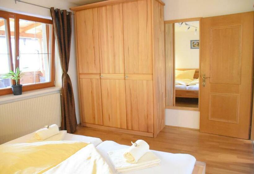 شقة غرفة واحدة, Valerie