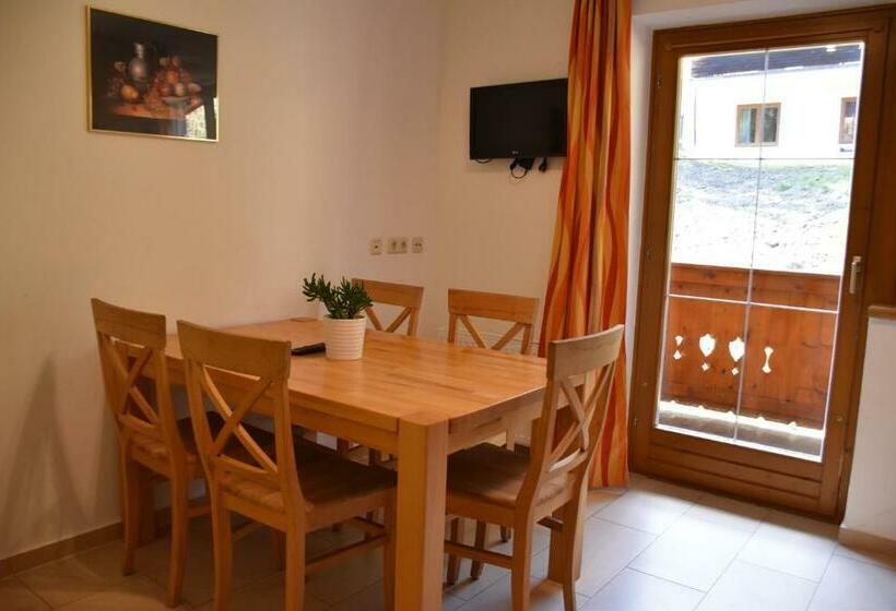 شقة غرفتين, Valerie