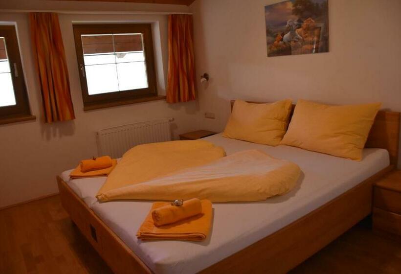 شقة غرفتين, Valerie