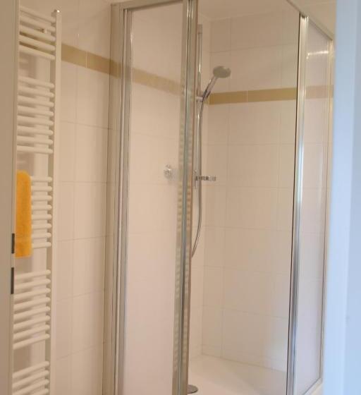 غرفة قياسية, Valerie