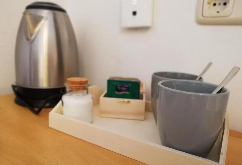 غرفة قياسية, Valerie