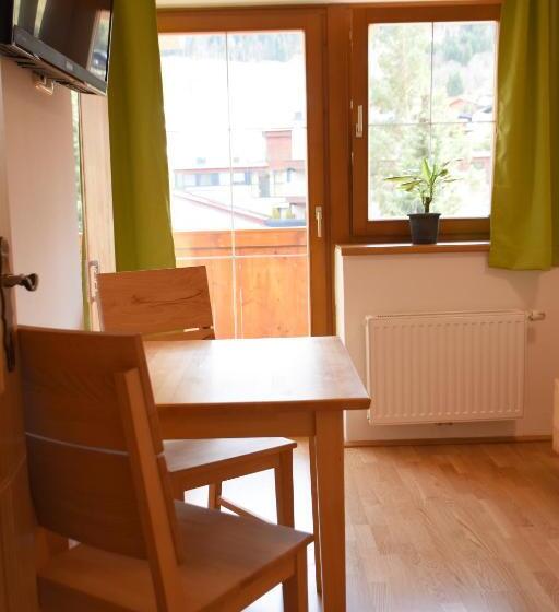 Family Suite, Valerie