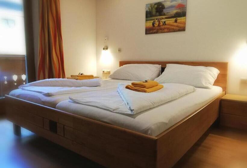 شقة غرفة نوم واحدة مزودة بشُرفة, Valerie