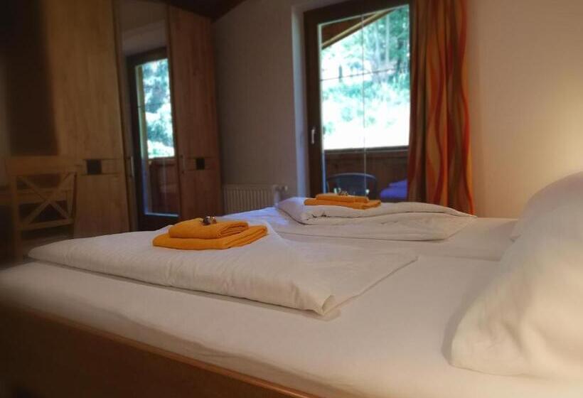 شقة غرفة نوم واحدة مزودة بشُرفة, Valerie