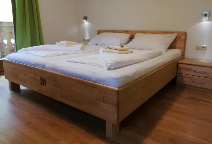 شقة غرفة نوم واحدة مزودة بشُرفة, Valerie