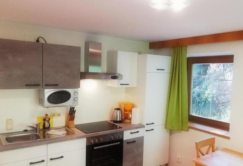 شقة غرفة نوم واحدة مزودة بشُرفة, Valerie