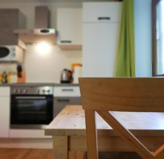 شقة غرفة نوم واحدة مزودة بشُرفة, Valerie