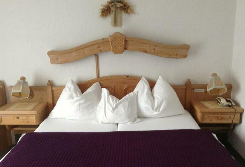 Номер Стандарт, Zum Toni