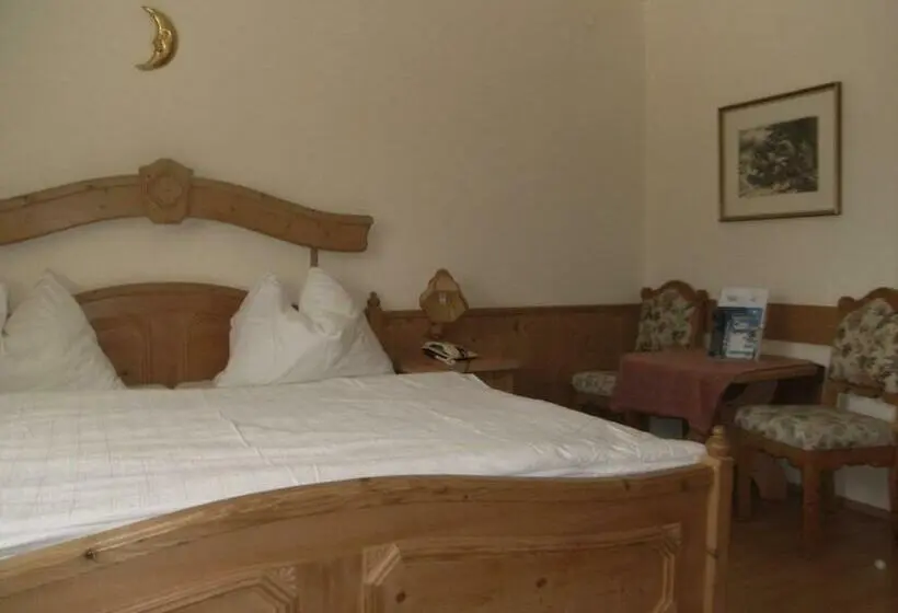 Standard Yhden Hengen Huone, Zum Toni