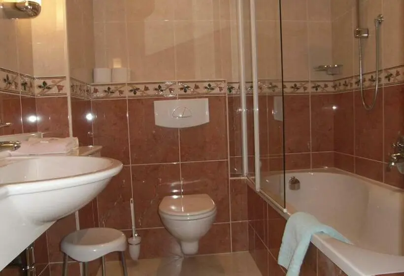 Comfort-huone, Zum Toni