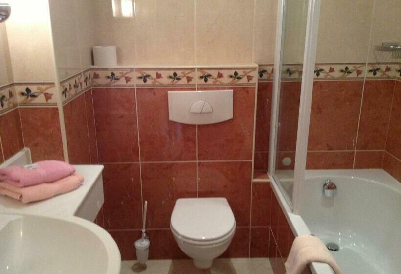 Номер Комфорт, Zum Toni