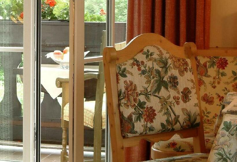 Номер Комфорт, Zum Toni