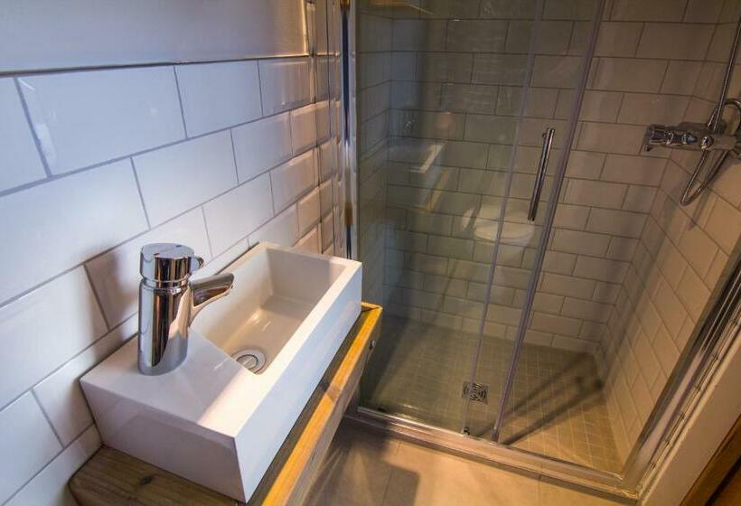 اتاق استاندارد, The Nest Boutique Hostel