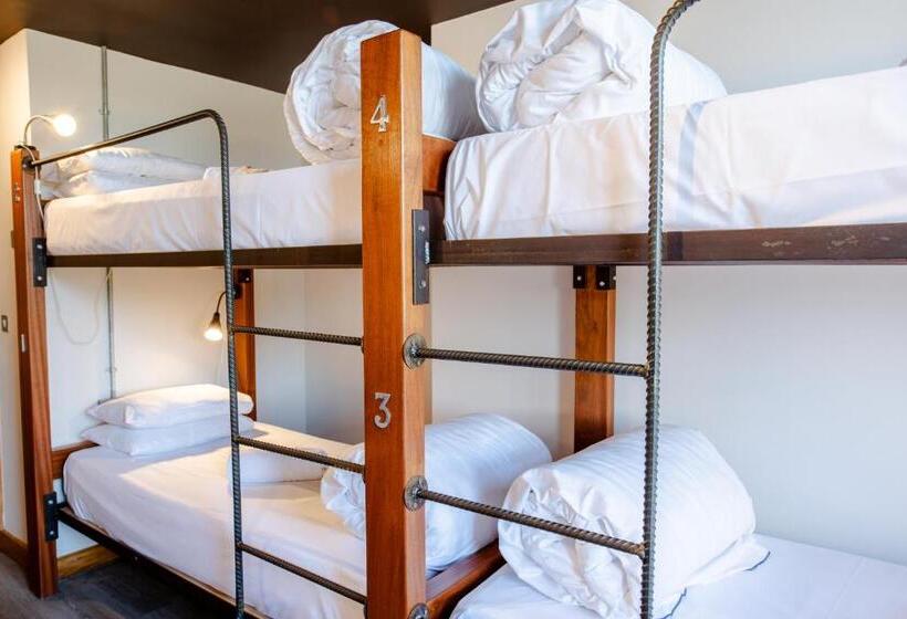 共用房间的床, The Nest Boutique Hostel