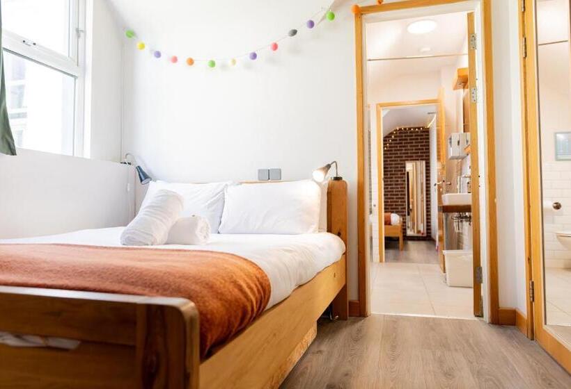 اتاق خانوادگی, The Nest Boutique Hostel