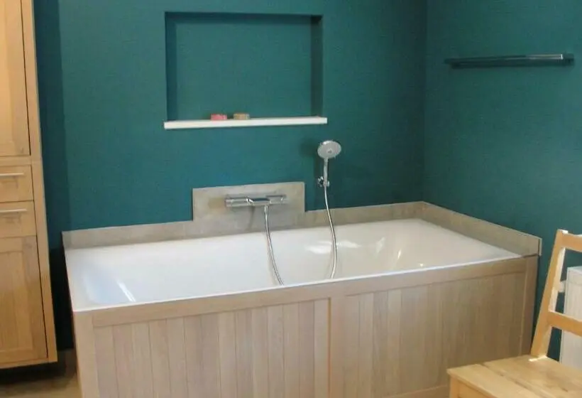 Superior Kolmen Hengen Huone, B&b Hedera